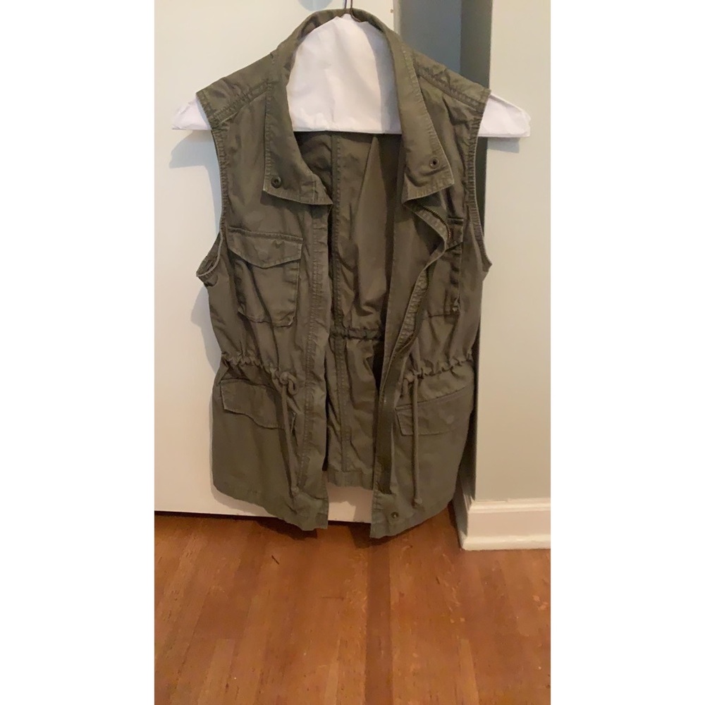 Arm green vest